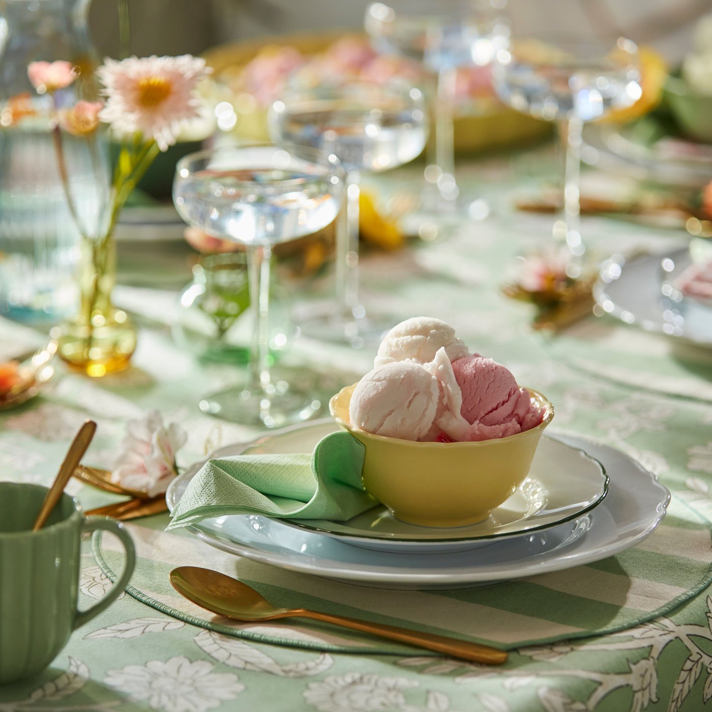 A clear glass STORHET champagne coupe