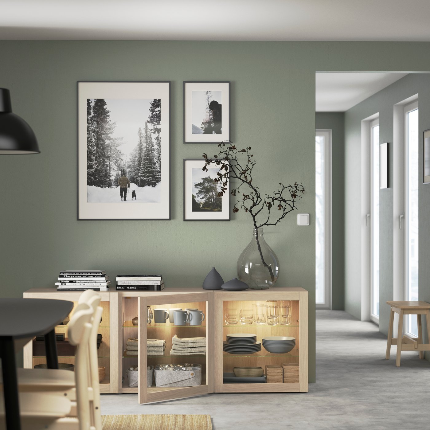 Combinaison de rangement BESTÅ en verre clair effet chêne teinté blanc/Sindvik avec portes