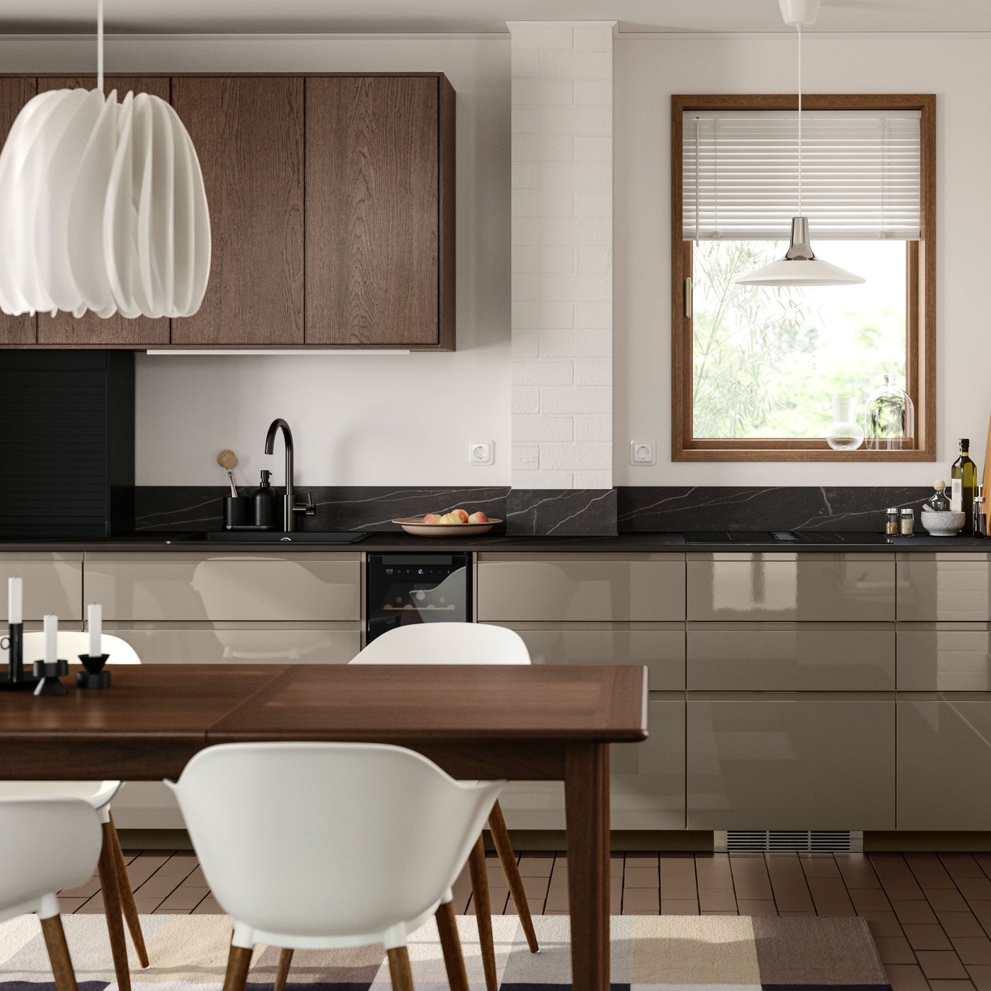 A white kitchen has base cabinets with high-gloss dark grey-brown VOXTORP fronts and wall cabinets with brown SINARP fronts.