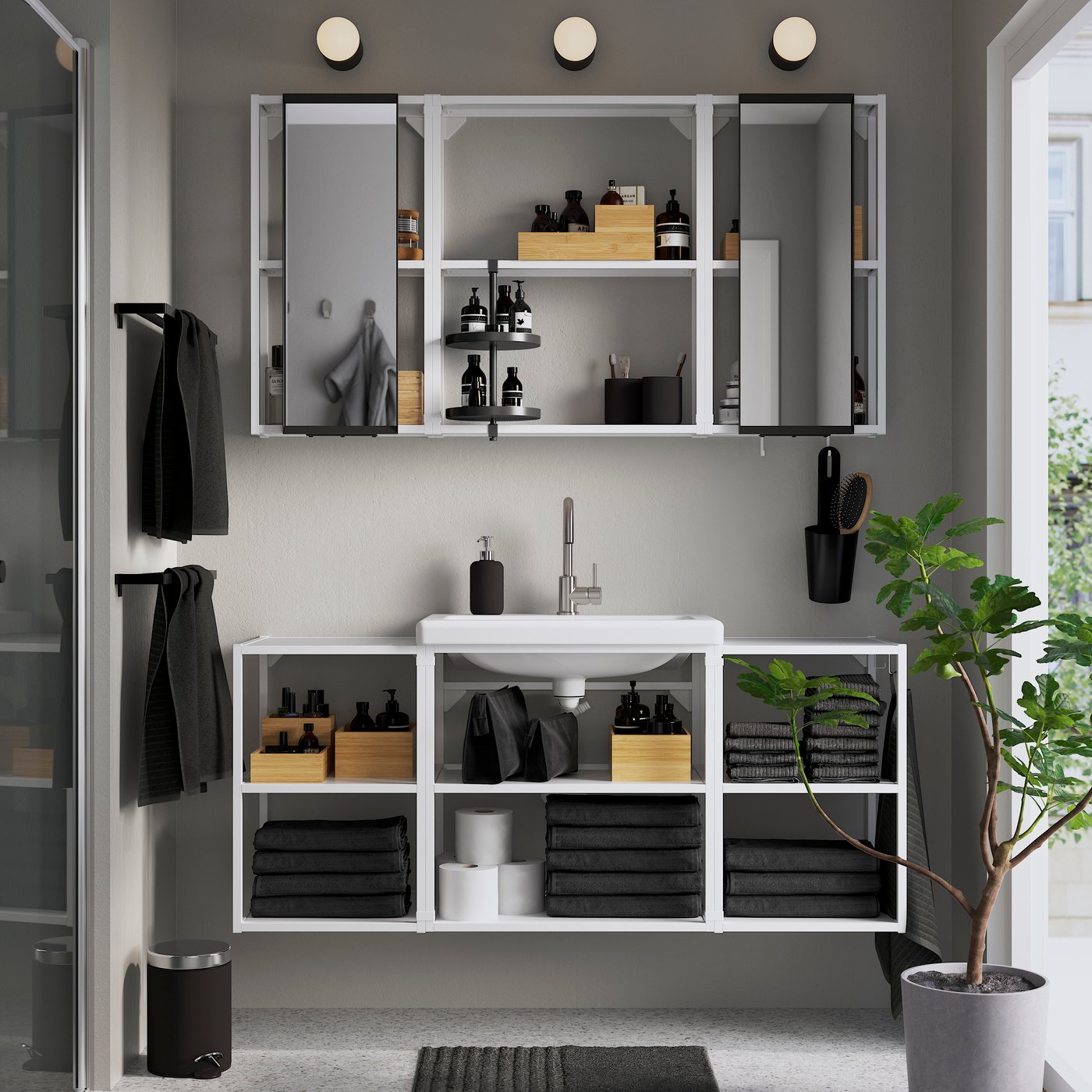 白いTVÄLLEN(トヴェッレン)バスルーム家具とGLYPEN(グリペン)水栓のセット