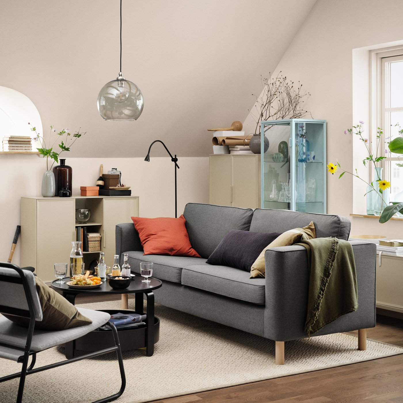 A Vissle grey PÄRUP 3-seat sofa