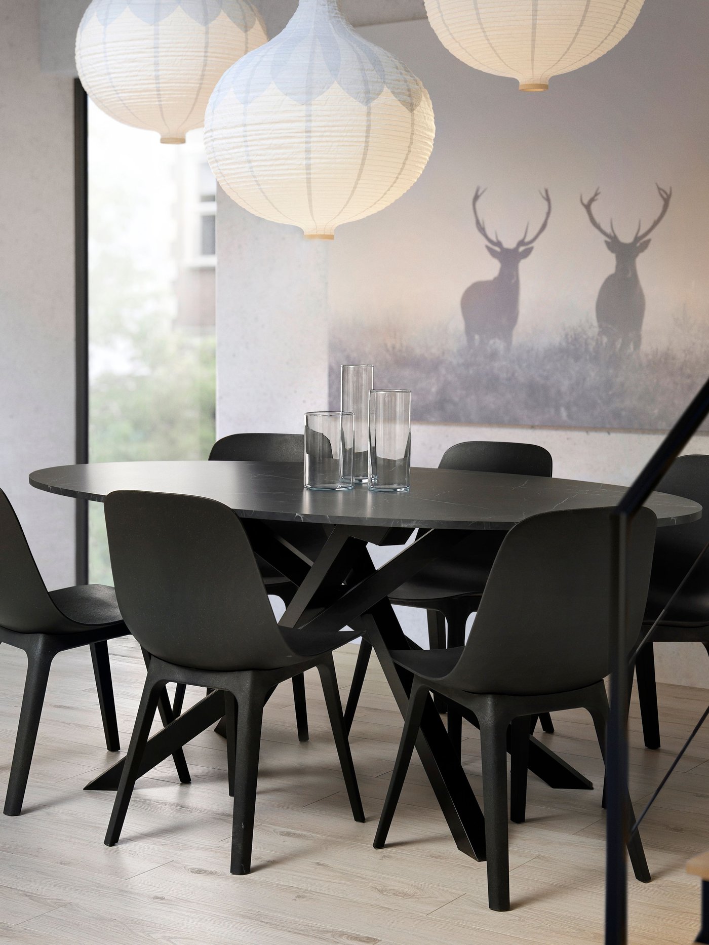 A black marble effect MARIEDAMM table