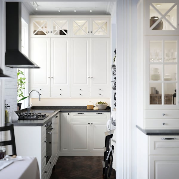 An off-white BODBYN glass door in the kitchen