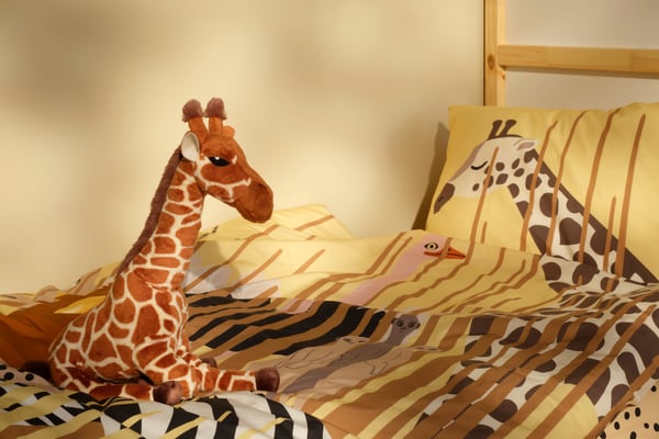 An yellow/savannah SANDLÖPARE duvet cover and pillowcase