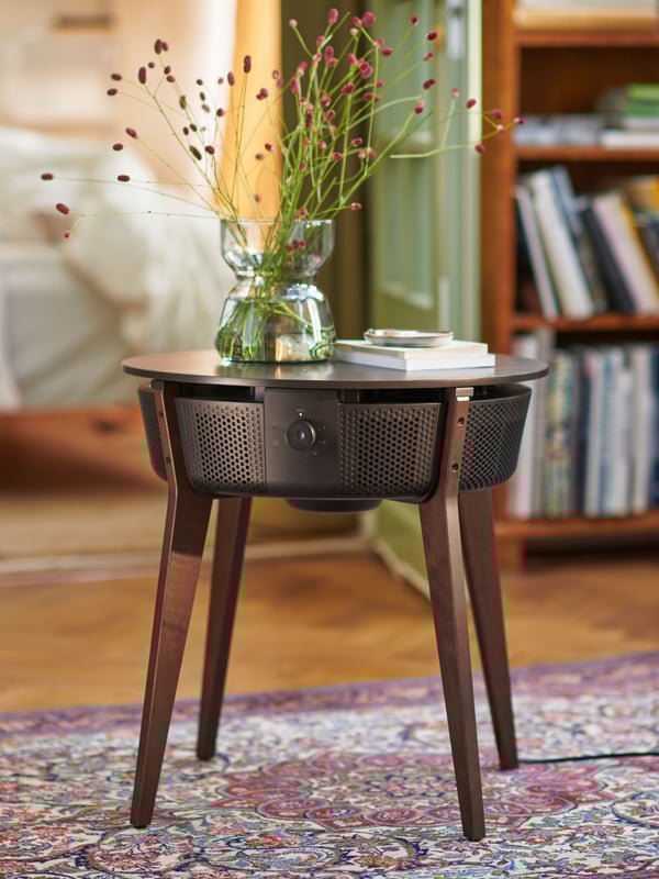 A stained oak veneer/dark brown smart STARKVIND table with air purifier