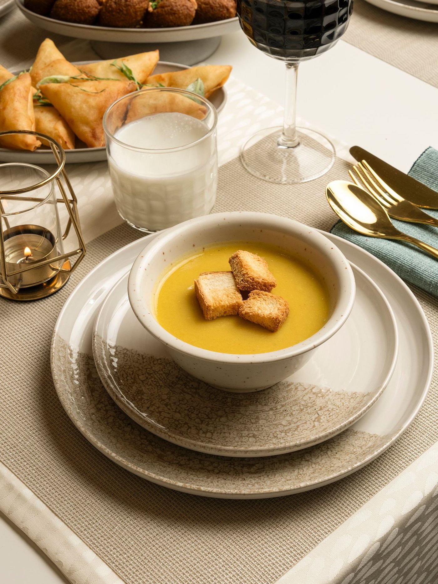 A clear glass FRÖJDA glass