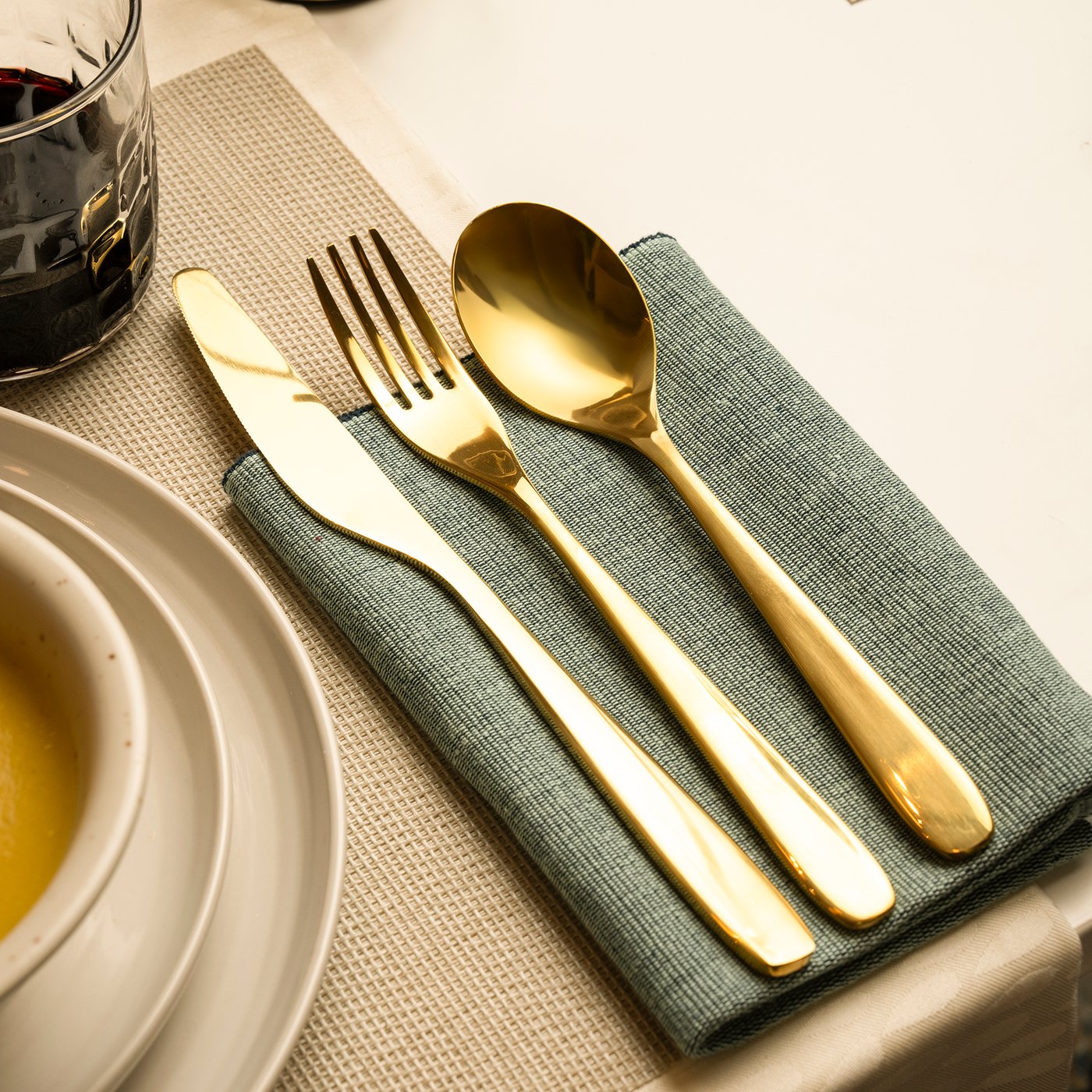 طقم أدوات المائدة FÖRNUFT مكون من 24 قطعة، باللون الذهبي الوردي
