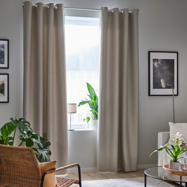 Beigefarbene Verdunkelungsvorhänge VILBORG mit Kopfband, 1 Paar