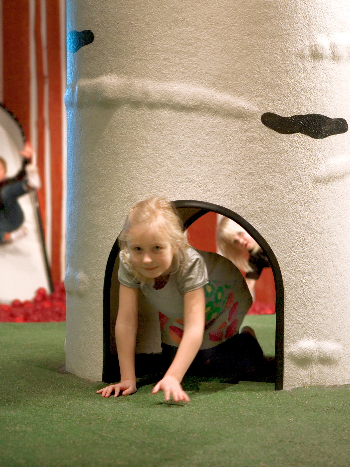 A child playing in an IKEA Småland play area.
