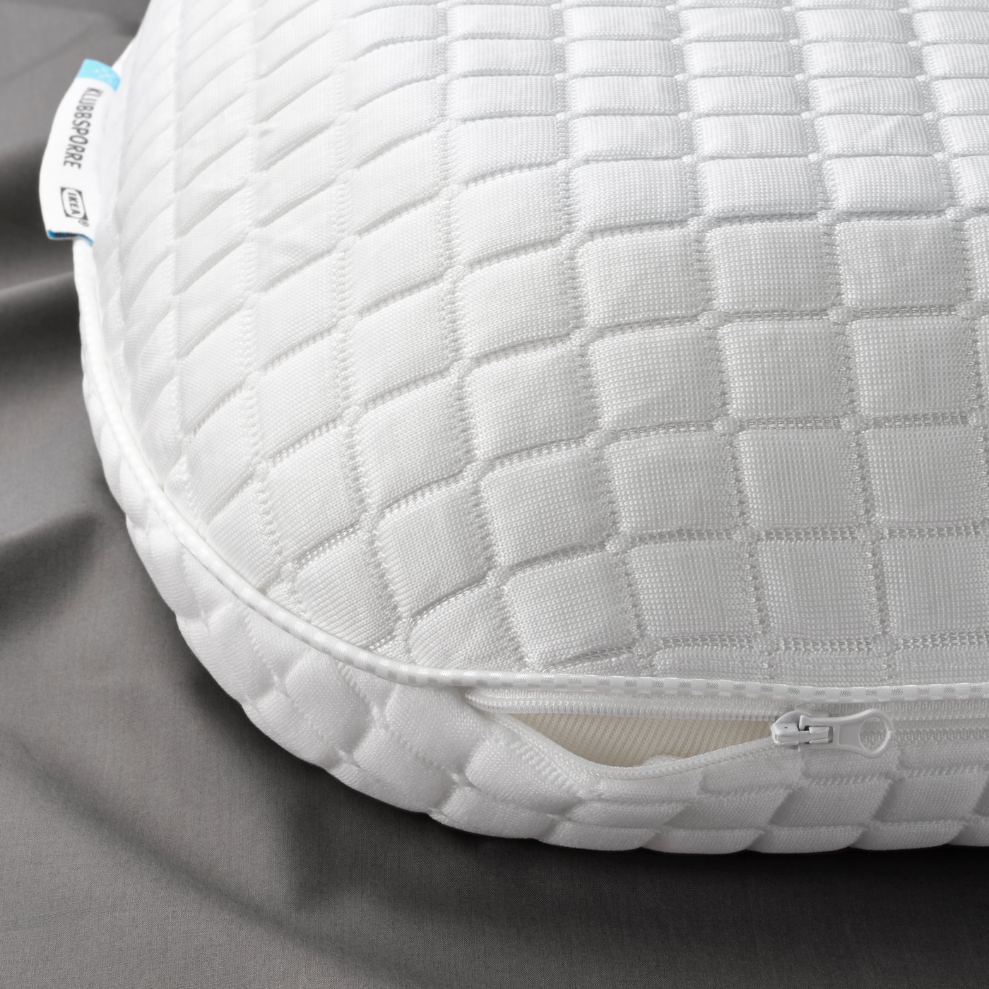 A KLUBBSPORRE ergonomic pillow, side/back sleeper