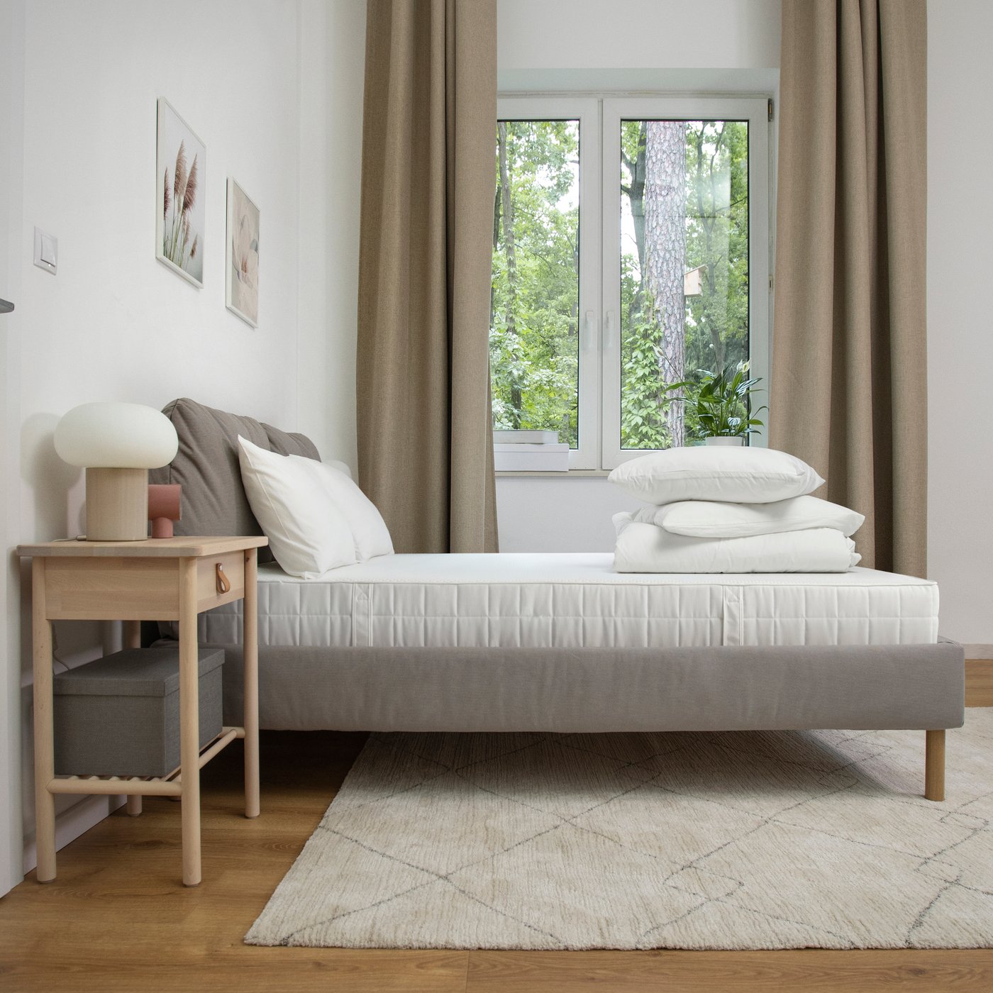 Eine feste/weiße VATTAO-Taschenfederkernmatratze