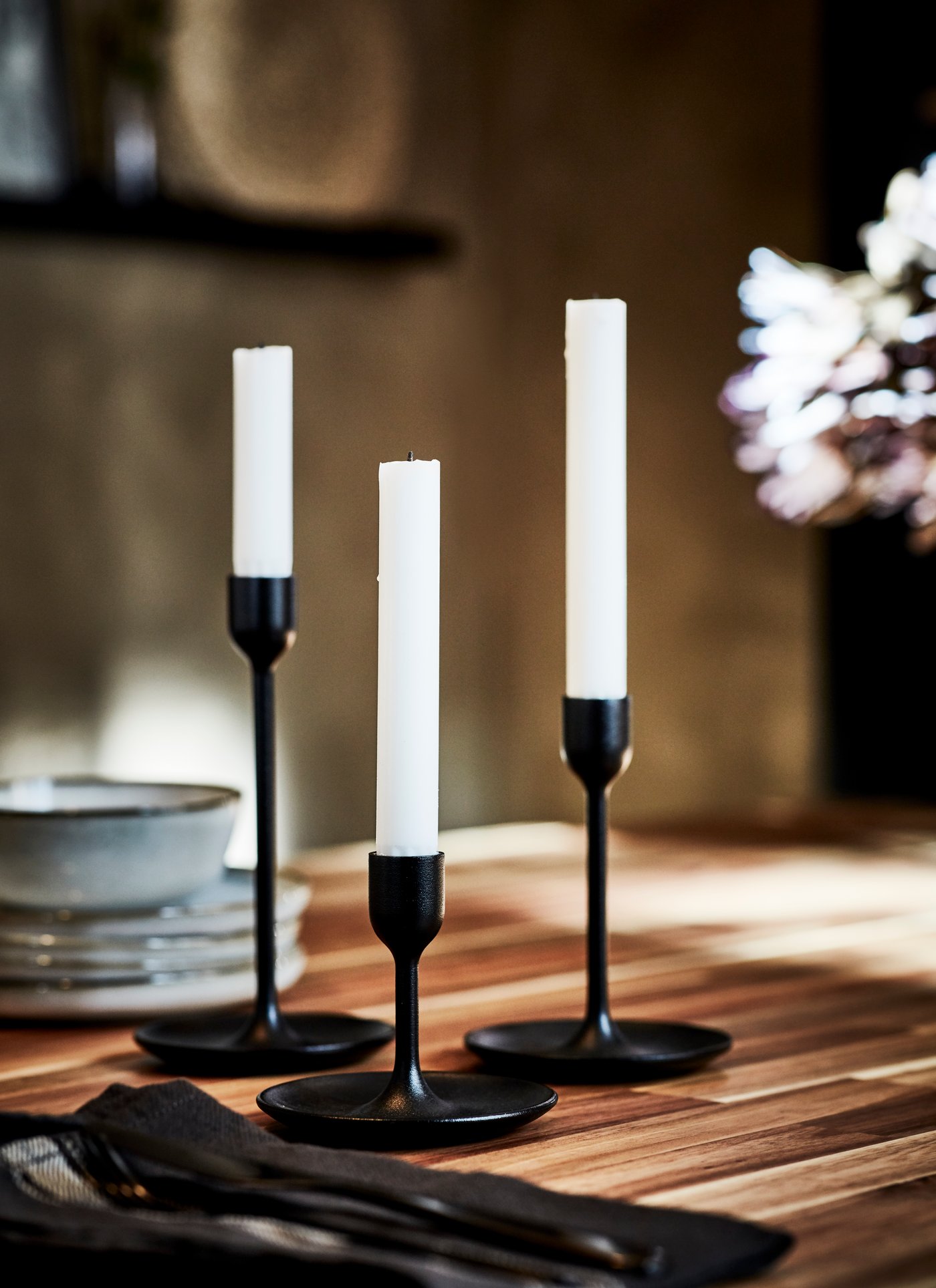 A black FULLTALIG candlestick in the dining room