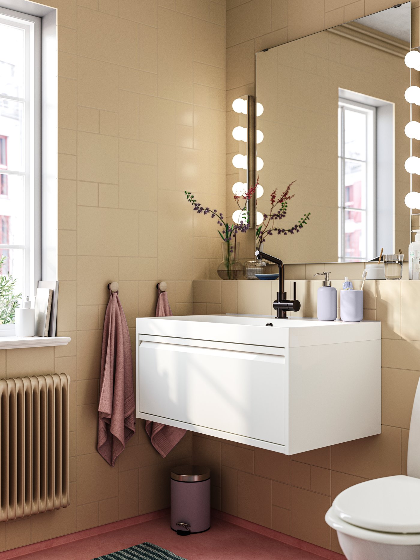 A lilac EKOLN toothbrush holder in the bathroom