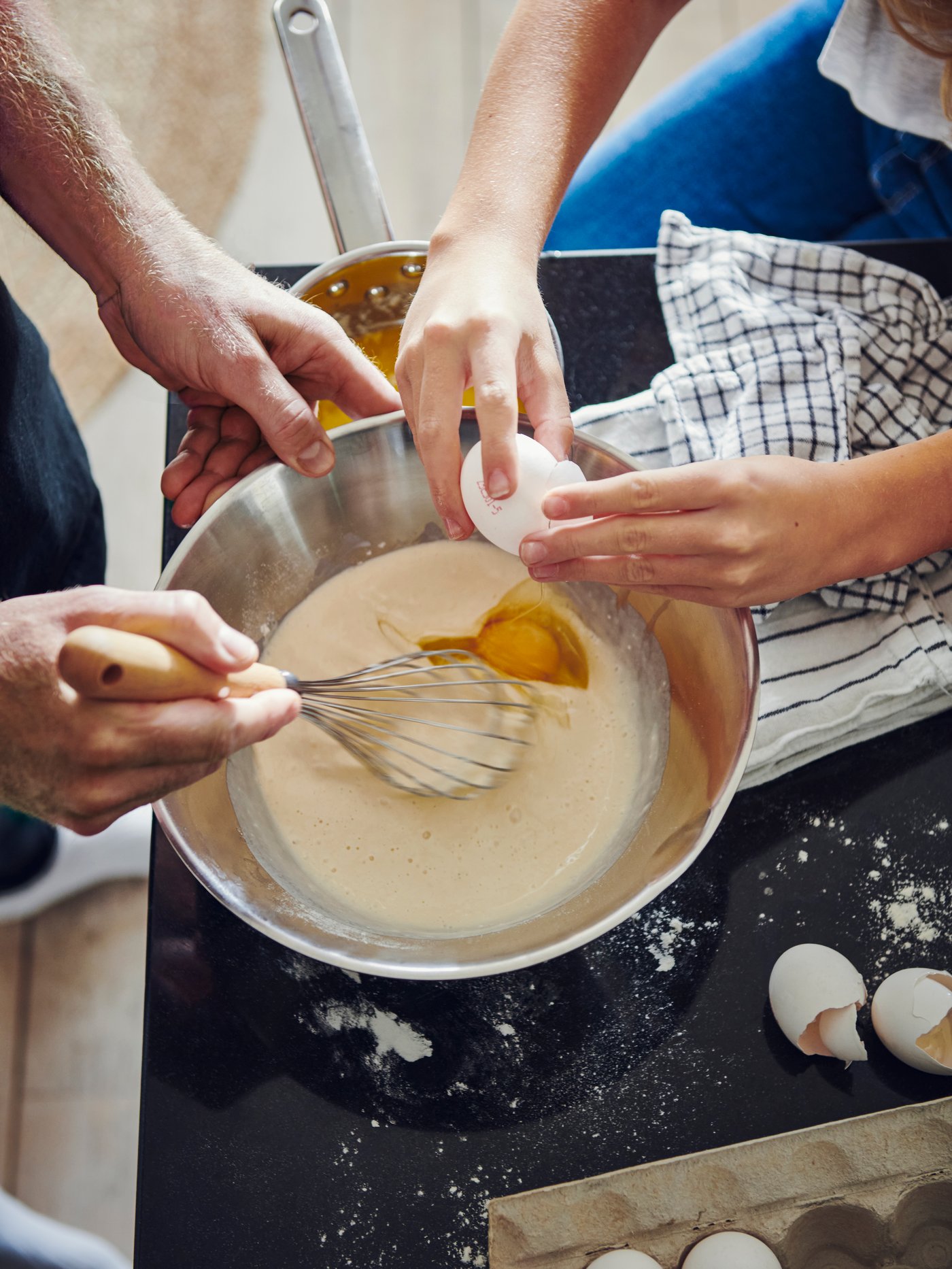 A stainless steel VARDAGEN mixing bowl