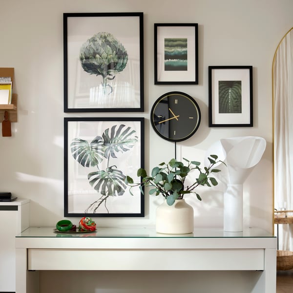 A black STURSK wall clock