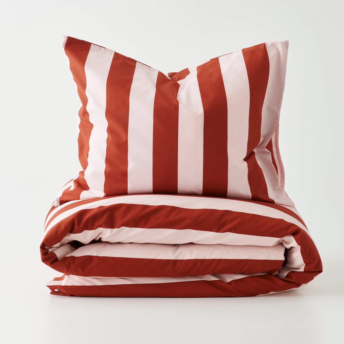 A light pink dark red/stripe SLÅNHÖSTMAL duvet cover and 2 pillowcases