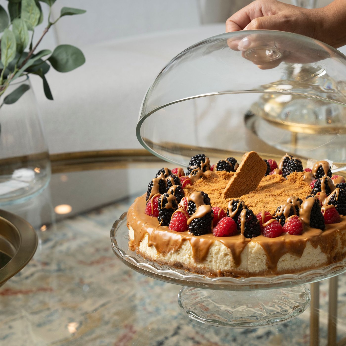 A clear glass BERÄKNA vase