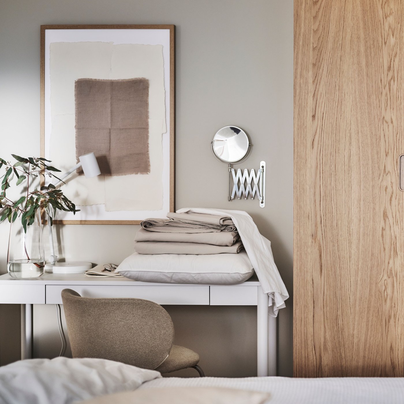 An oak effect RÖDALM frame in the bedroom