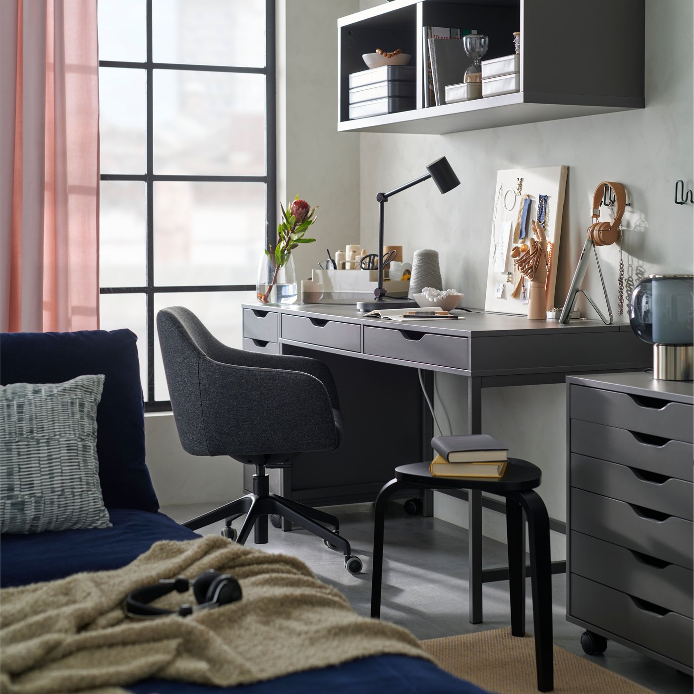 A grey ALEX desk and two ALEX drawer units with a grey swivel chair sitting in front.