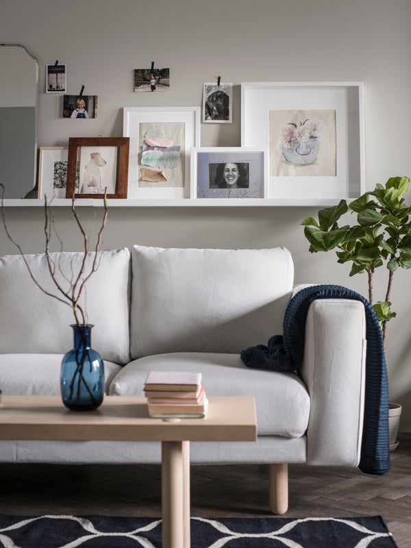 A blue STOCKHOLM 2017 carafe in the living room