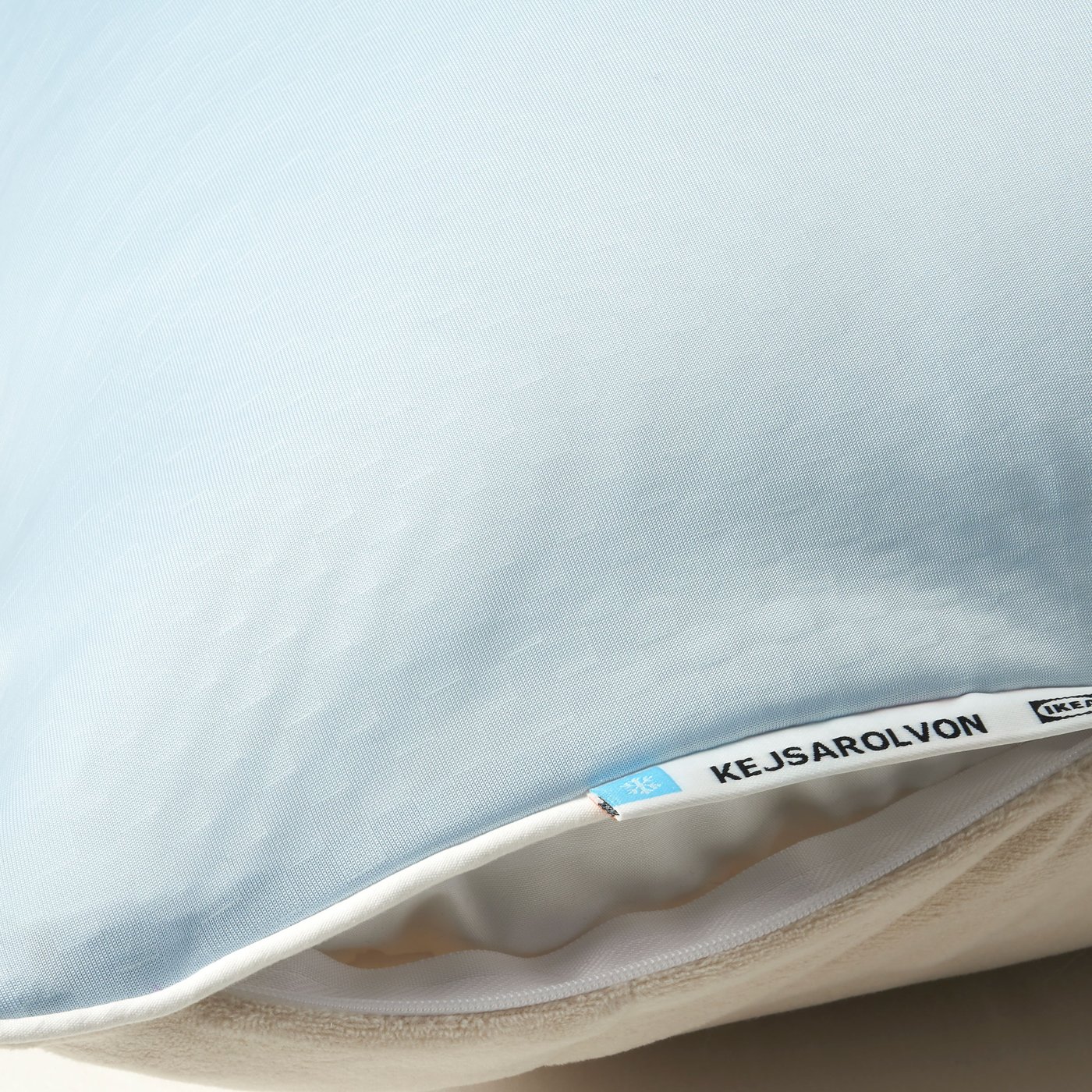 A beige/blue KEJSAROLVON pillow protector