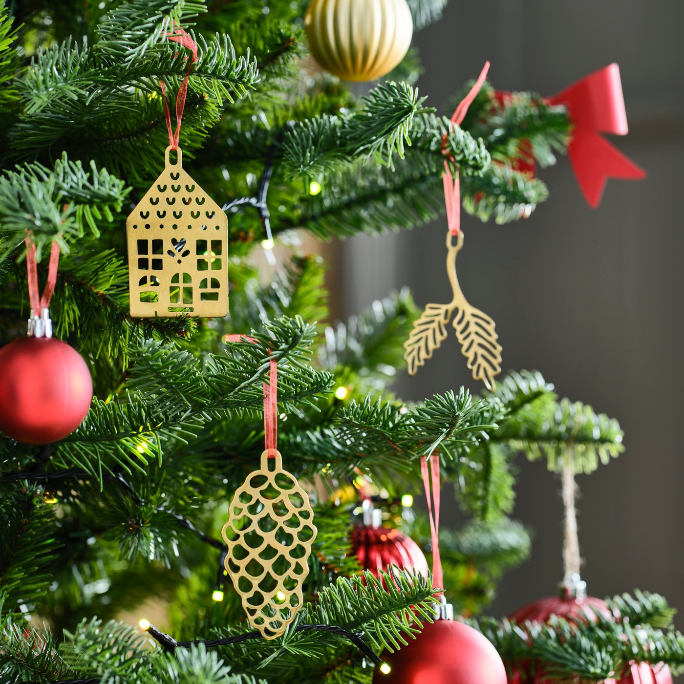 A gold-colour VINTERFINT tree ornament