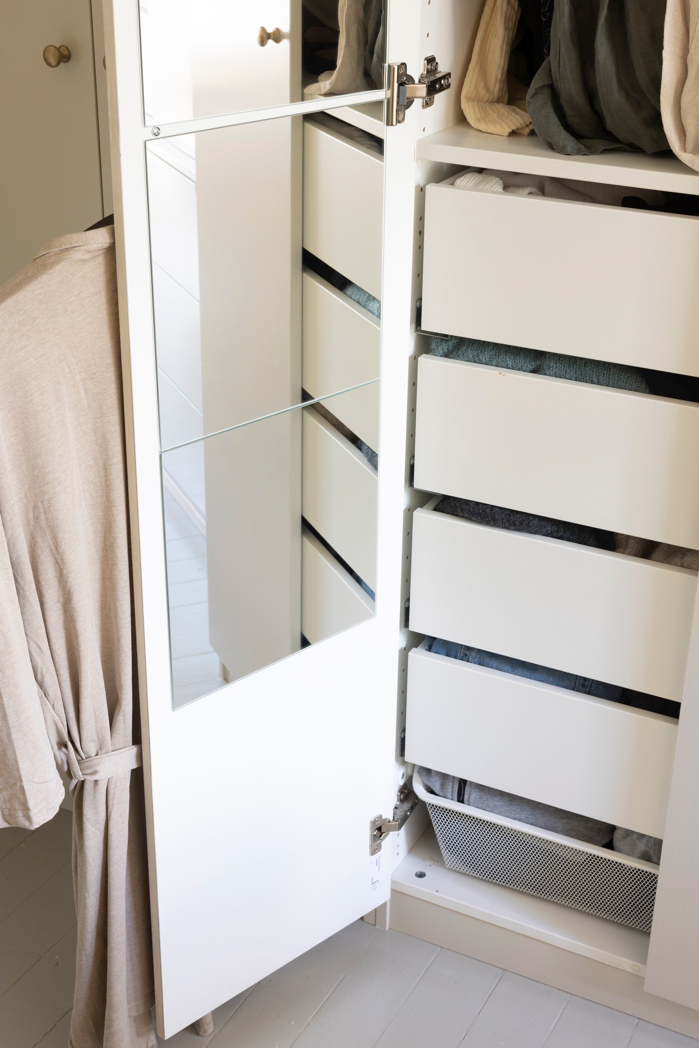 A white KOMPLEMENT mesh basket with pull-out rail