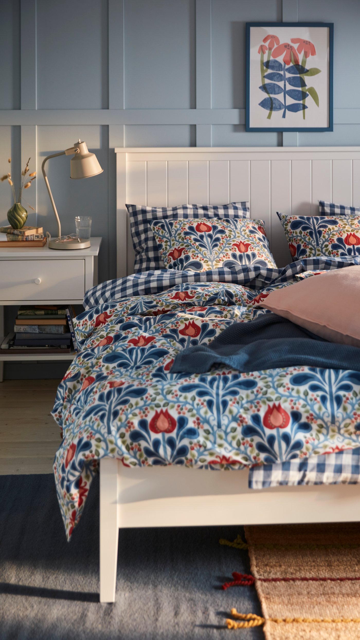 A light pink LAGERPOPPEL cushion cover in the bedroom
