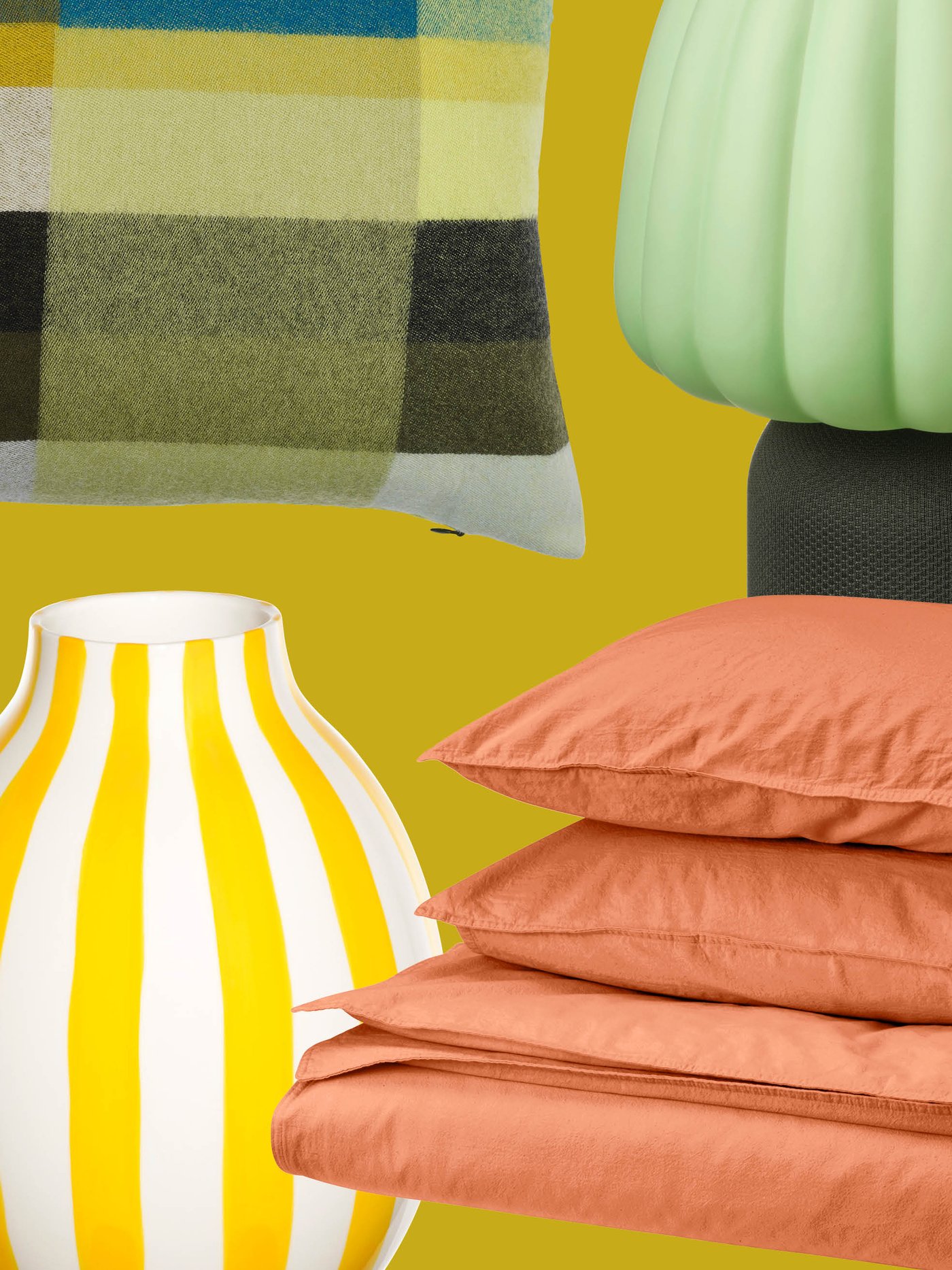 Een gestreepte IKEA-vaas, een kussen met groene ruitjes, een pastelkleurige lamp en warm oranje beddengoed zorgen samen voor een speelse en levendige slaapkamer.