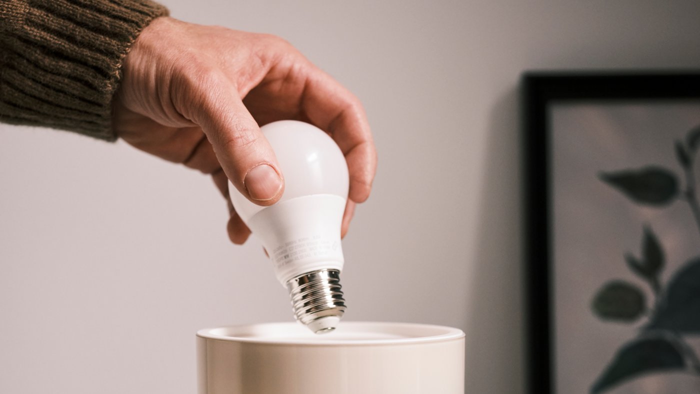 A smart wireless dimmable/white spectrum TRÅDFRI remote control kit