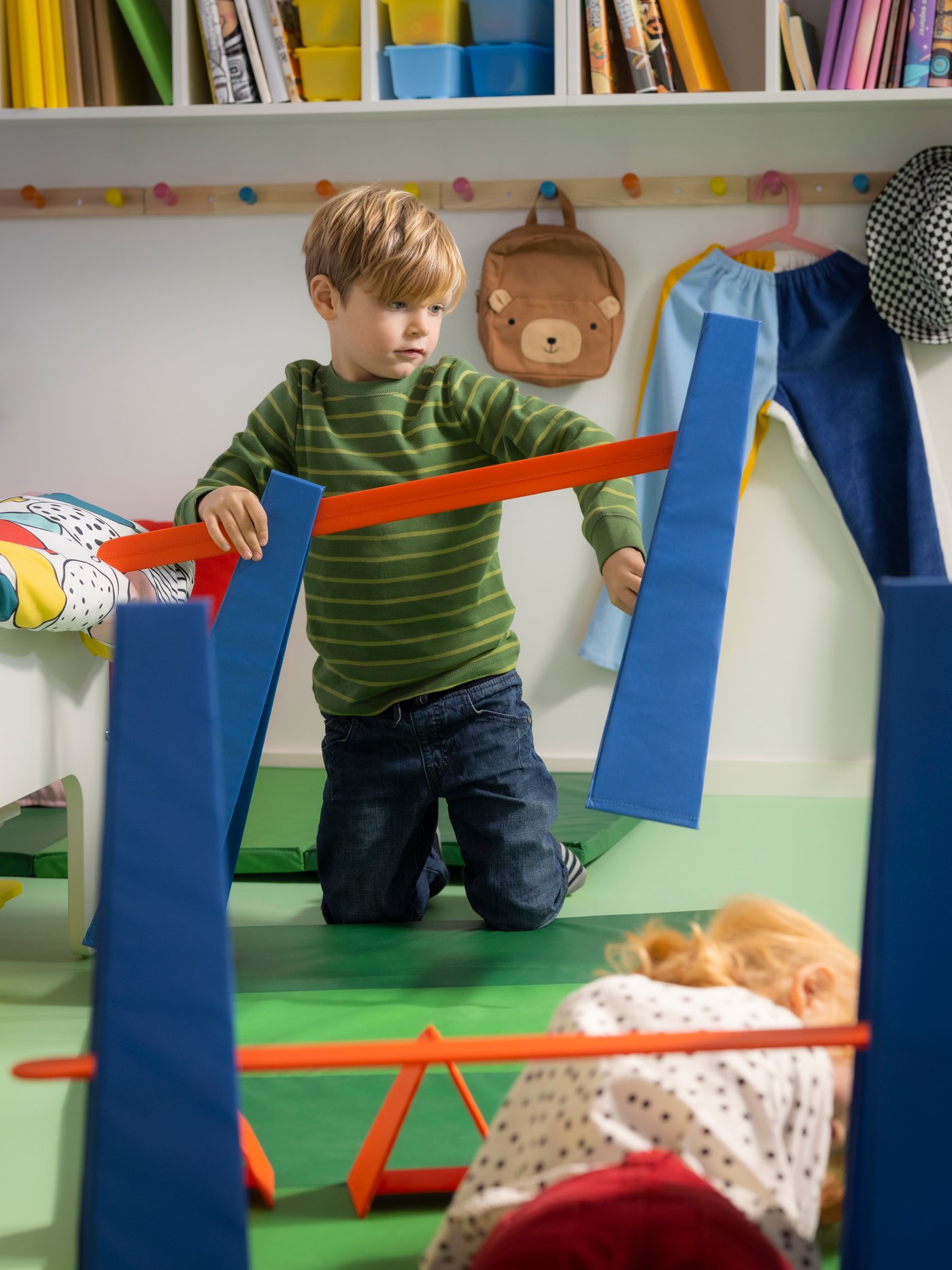 A mixed colours BAGIS children's coat-hanger