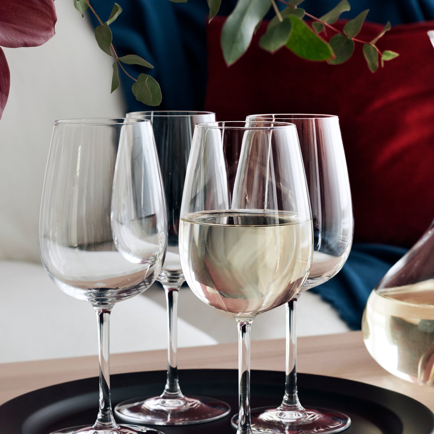 Verres de vin posés sur un plateau