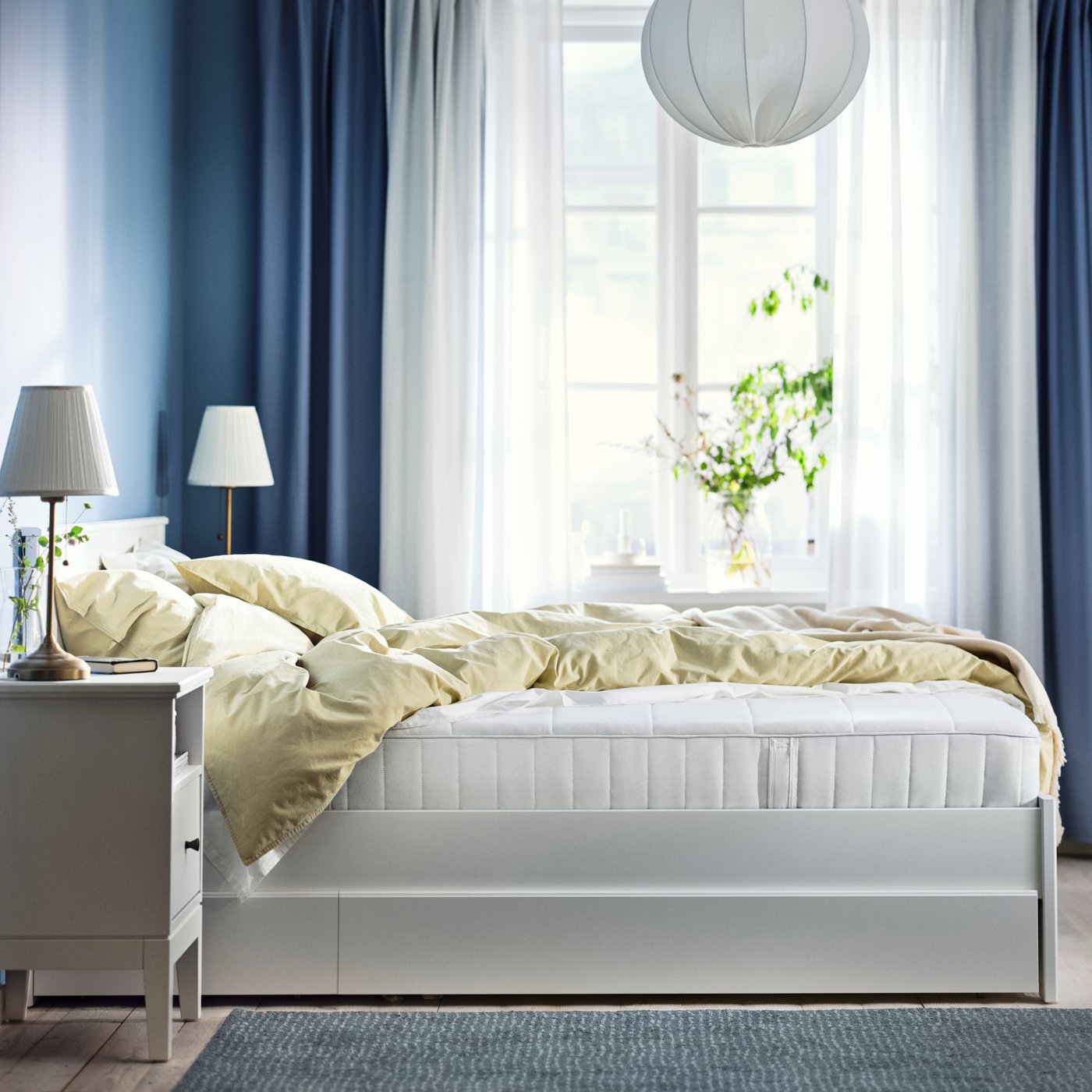A medium firm/white VESTERÖY hybrid mattress in the bedroom