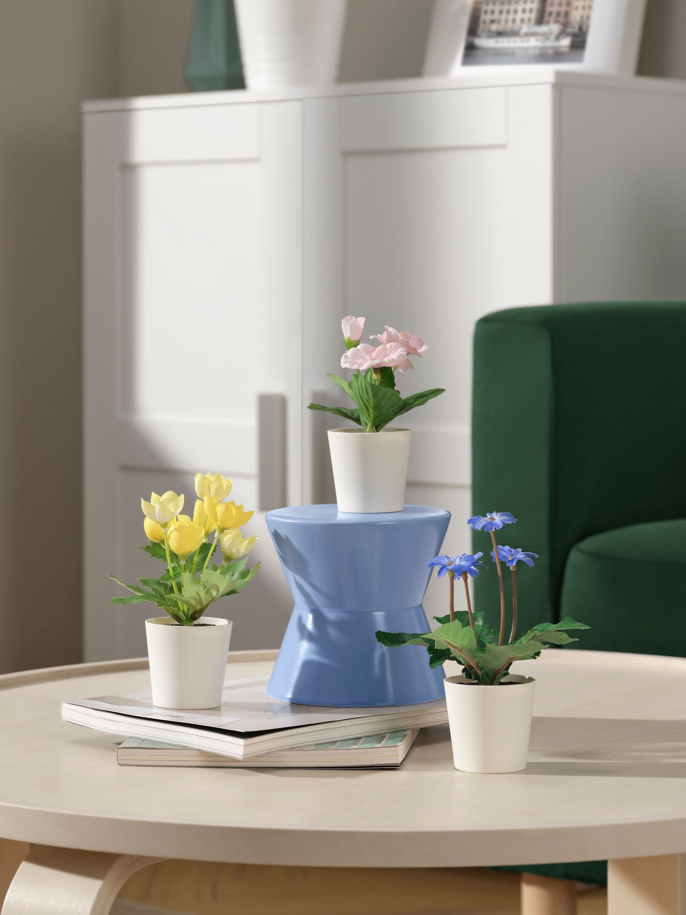 An in/outdoor yellow/pink purple FEJKA artifi potted plant w pot