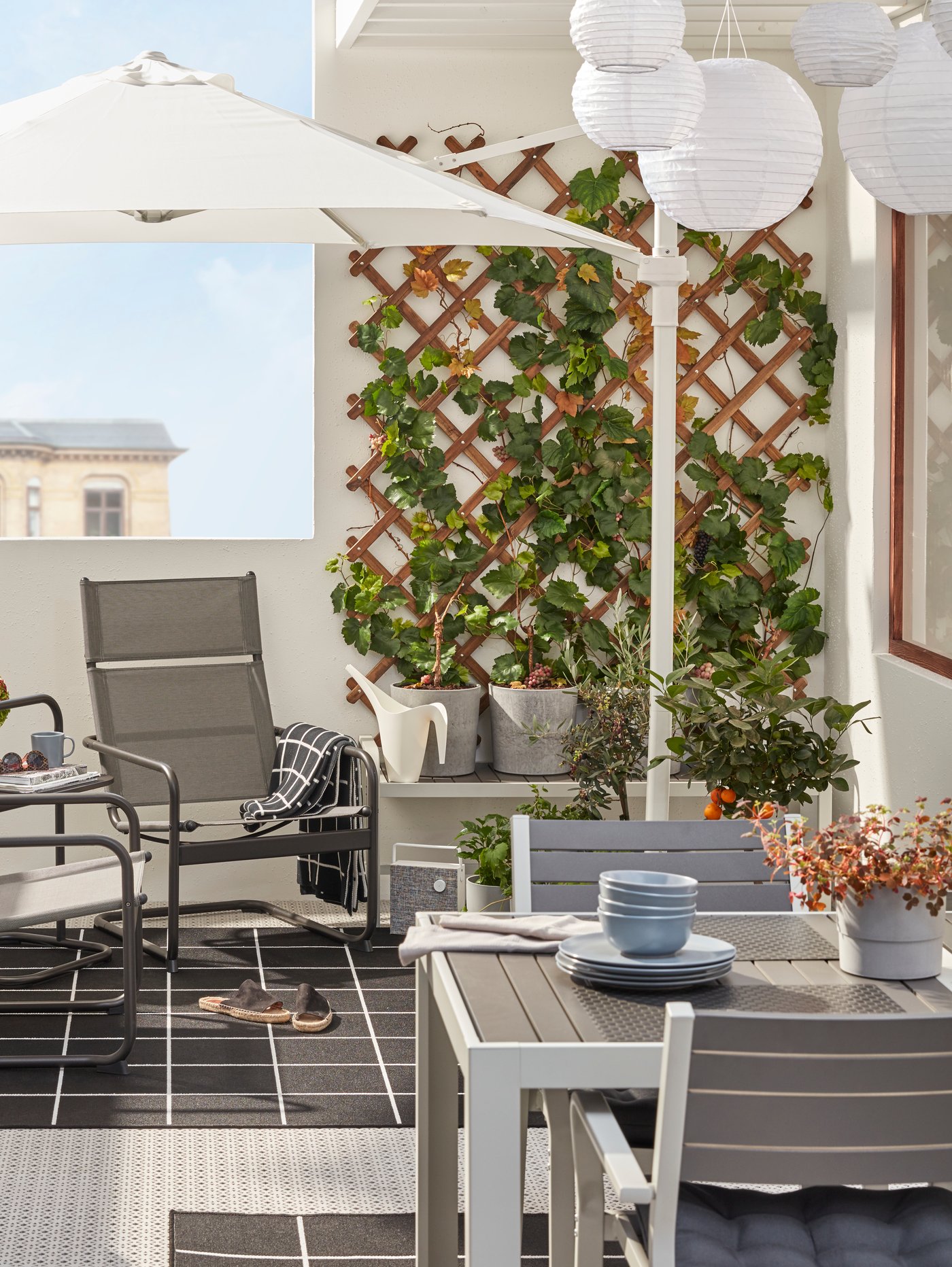 A white SOLVINDEN solar‑powered LED pendant lamp for outdoor use
