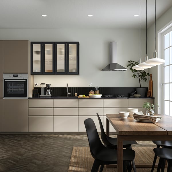 A dark grey PERSILLADE plant pot in the kitchen