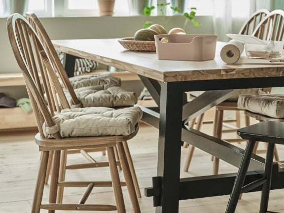 Обеденный стол SKOGSTA из акации/черного дерева
