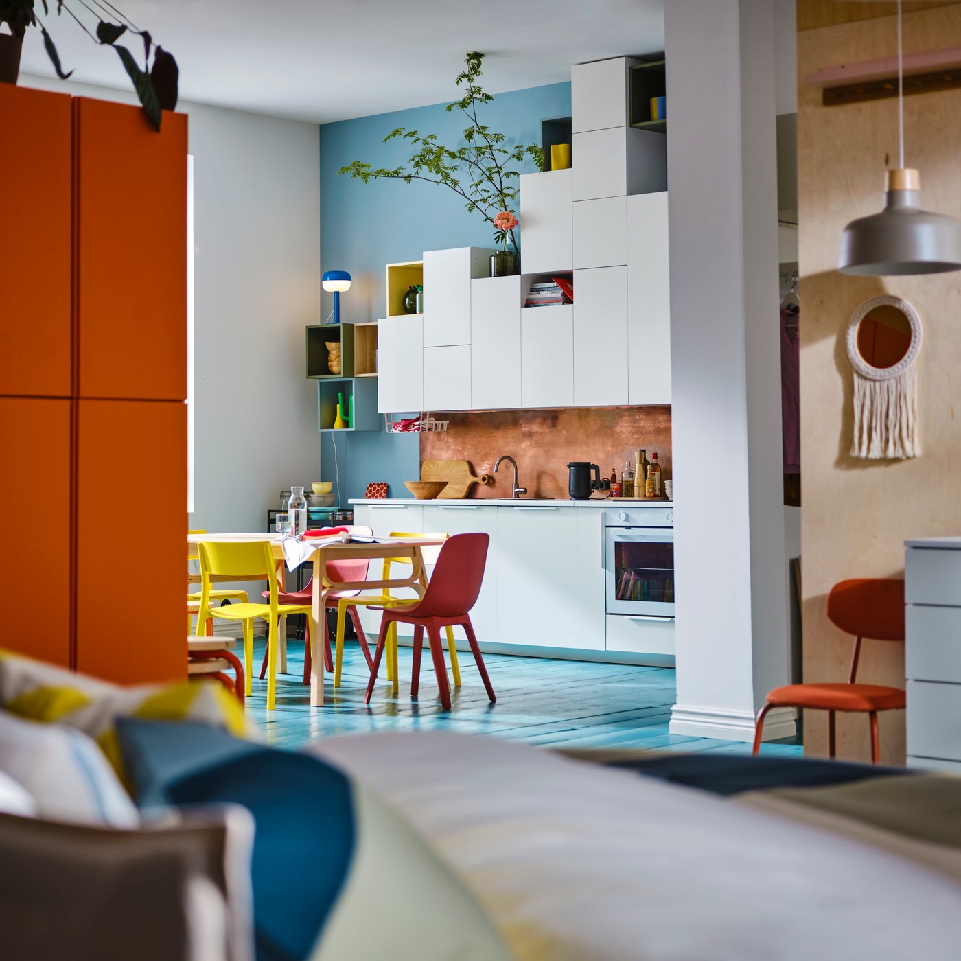 A white/anchor/unlock-function VIHALS chest of 4 drawers