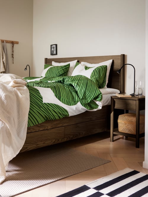 Bedroom with a TONSTAD bed frame with storage covered with a percale KUNGSCISSUS duvet cover and 2 pillowcases.