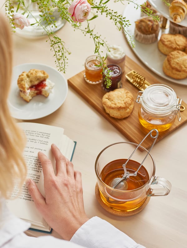 A stainless steel IDEALISK tea infuser