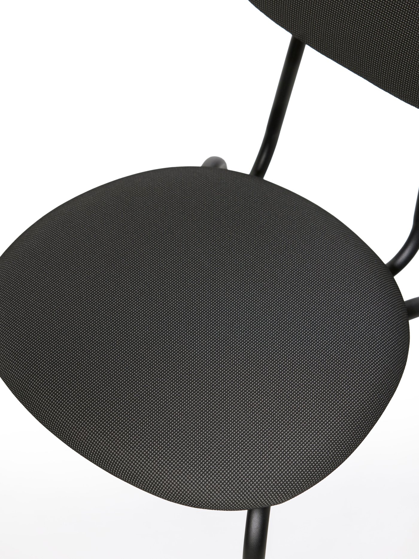 An anthracite padded SANDSBERG chair.