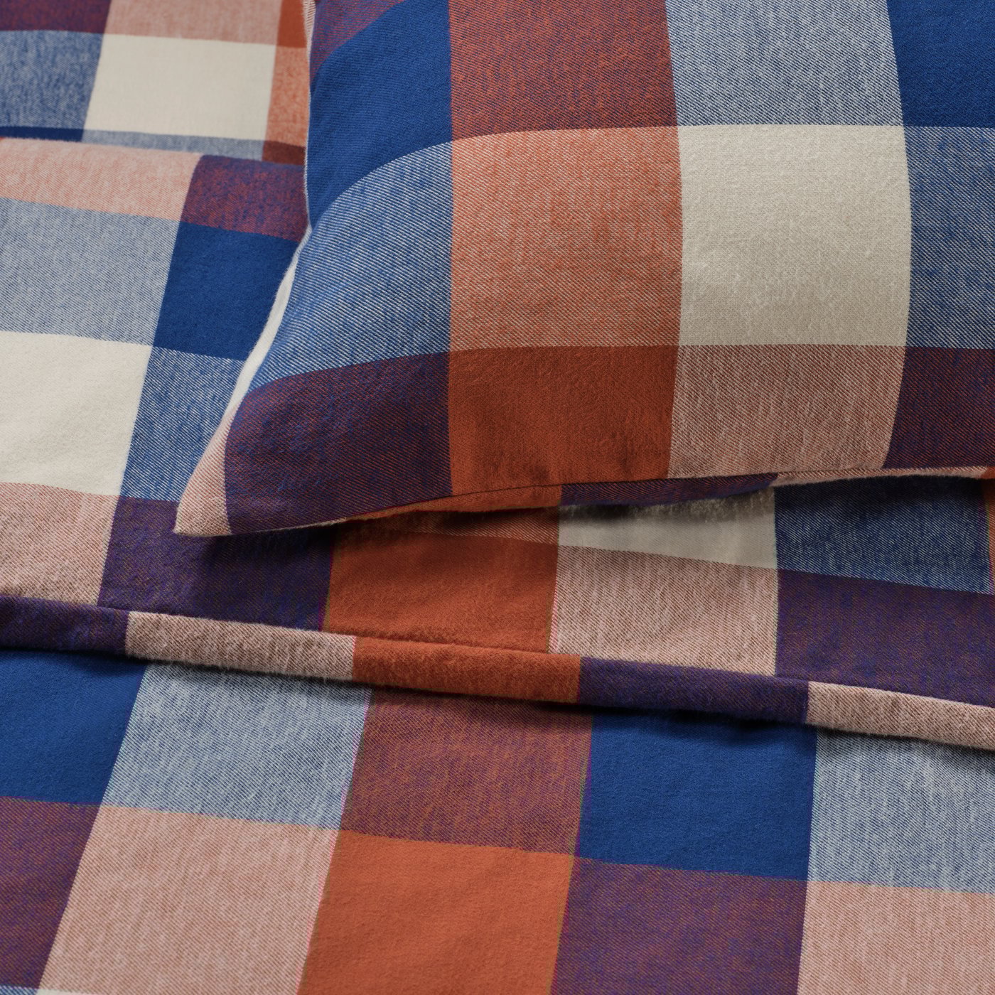 Ein mehrfarbiges/kariertes BLÅSENAP Bettbezug und 2 Kissenbezüge