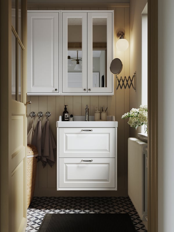 A chrome-plated BALUNGEN hook in the bathroom