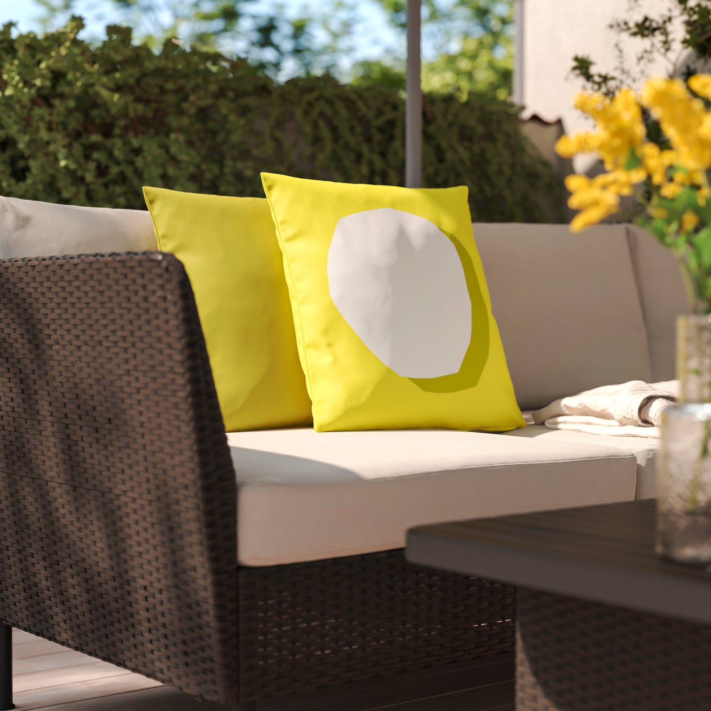 IKEA GULLBERGSÖ / HJÄRTERÖ kudde, set om 2, klargul/vit klarrosa/klarorange/utom-/inomhus, 50x50 cm