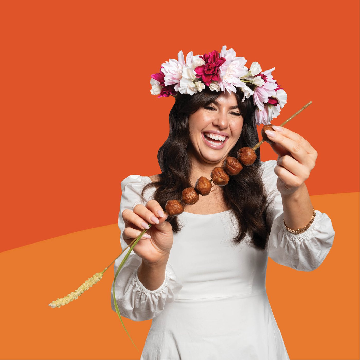 Personne avec couronne de fleurs tenant une brochette de petites boules sur fond orange, image colorée et ludique