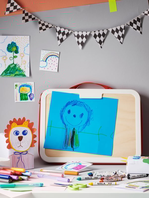 A red MÅLA portable drawing case in the childrens room