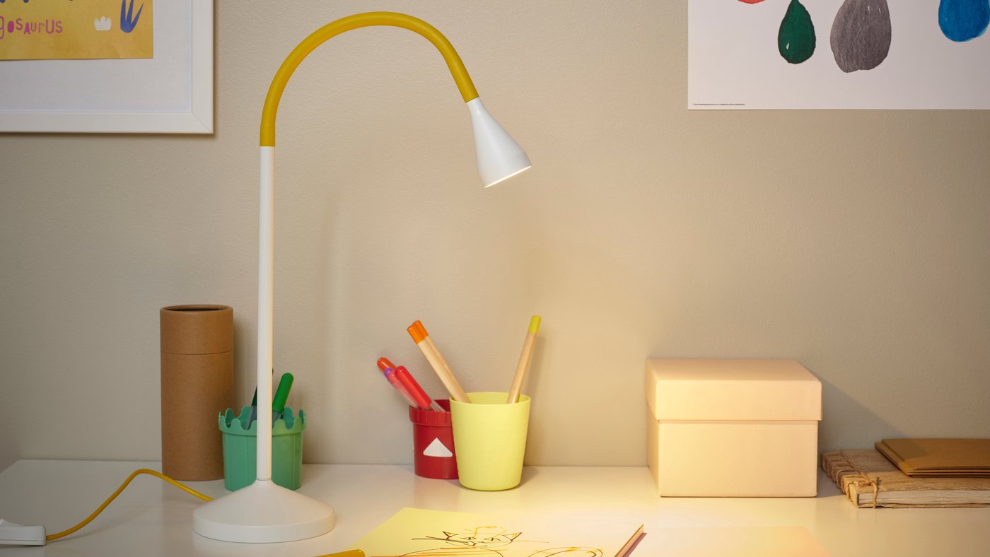 An yellow/white NÄVLINGE LED desk lamp