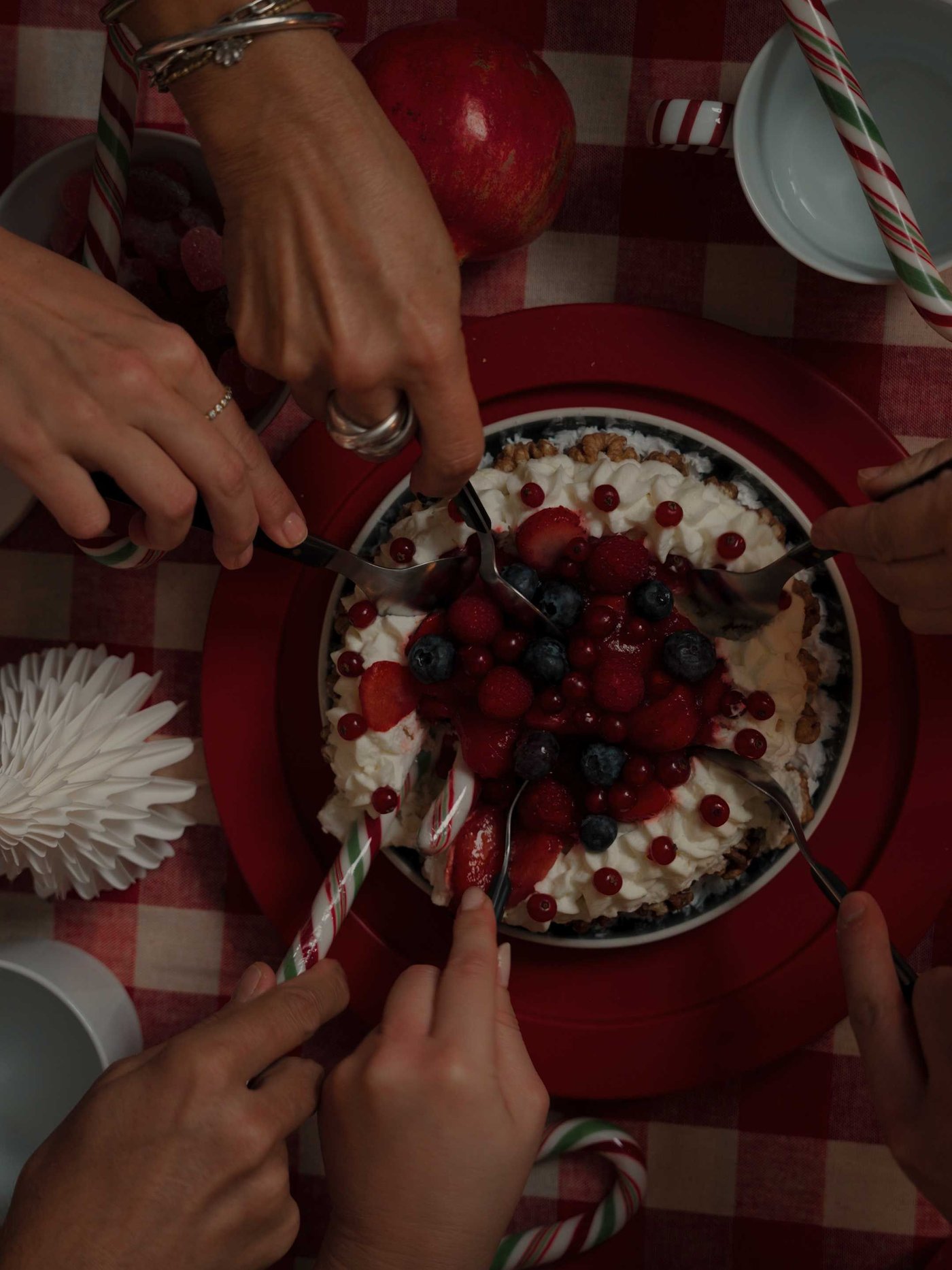 A Christmas tree shaped white/green VINTERFINT decoration