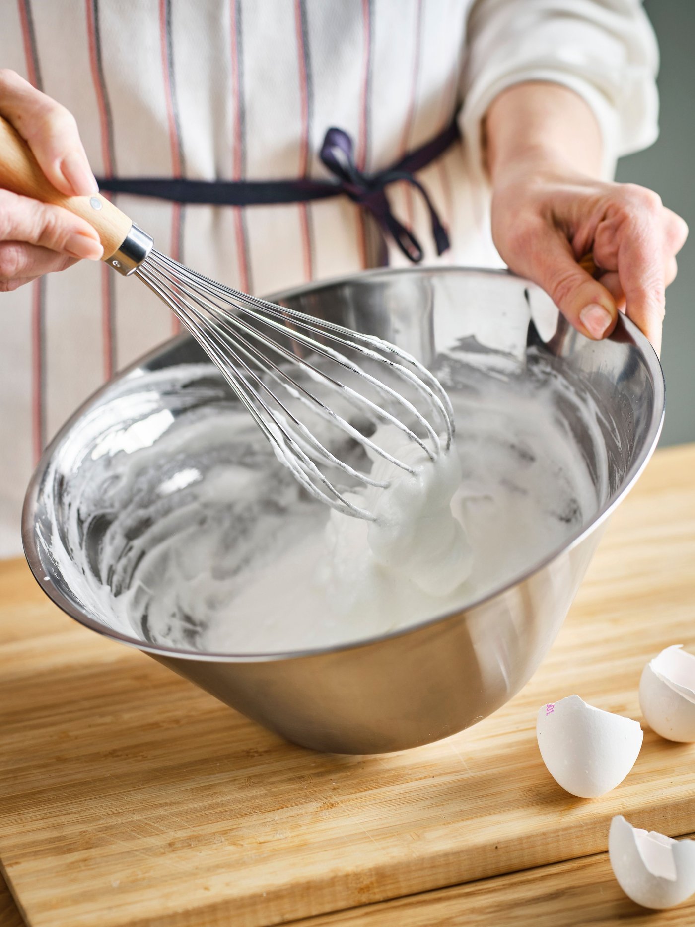 A stainless steel VARDAGEN mixing bowl