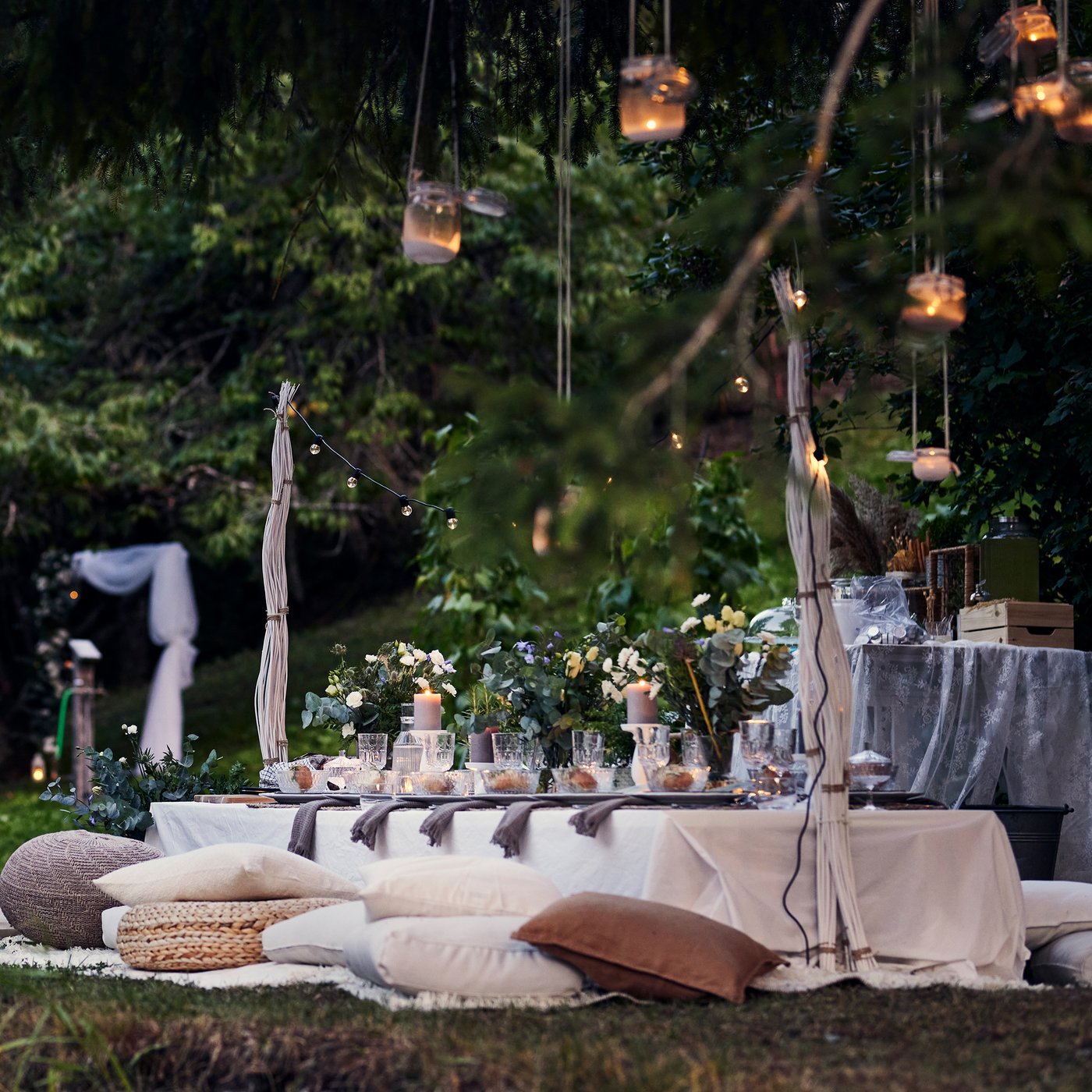 A willow/twisted white TORKA dried bouquet